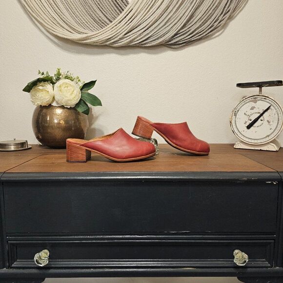 Adelante NWOT "The Camilia" Red Leather Clogs Sz 7 - Picture 5 of 8